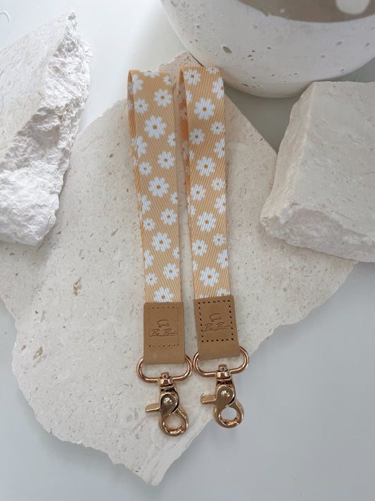 Daisy wristlet