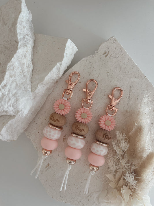 Pink Daisy Keychain “Mum”